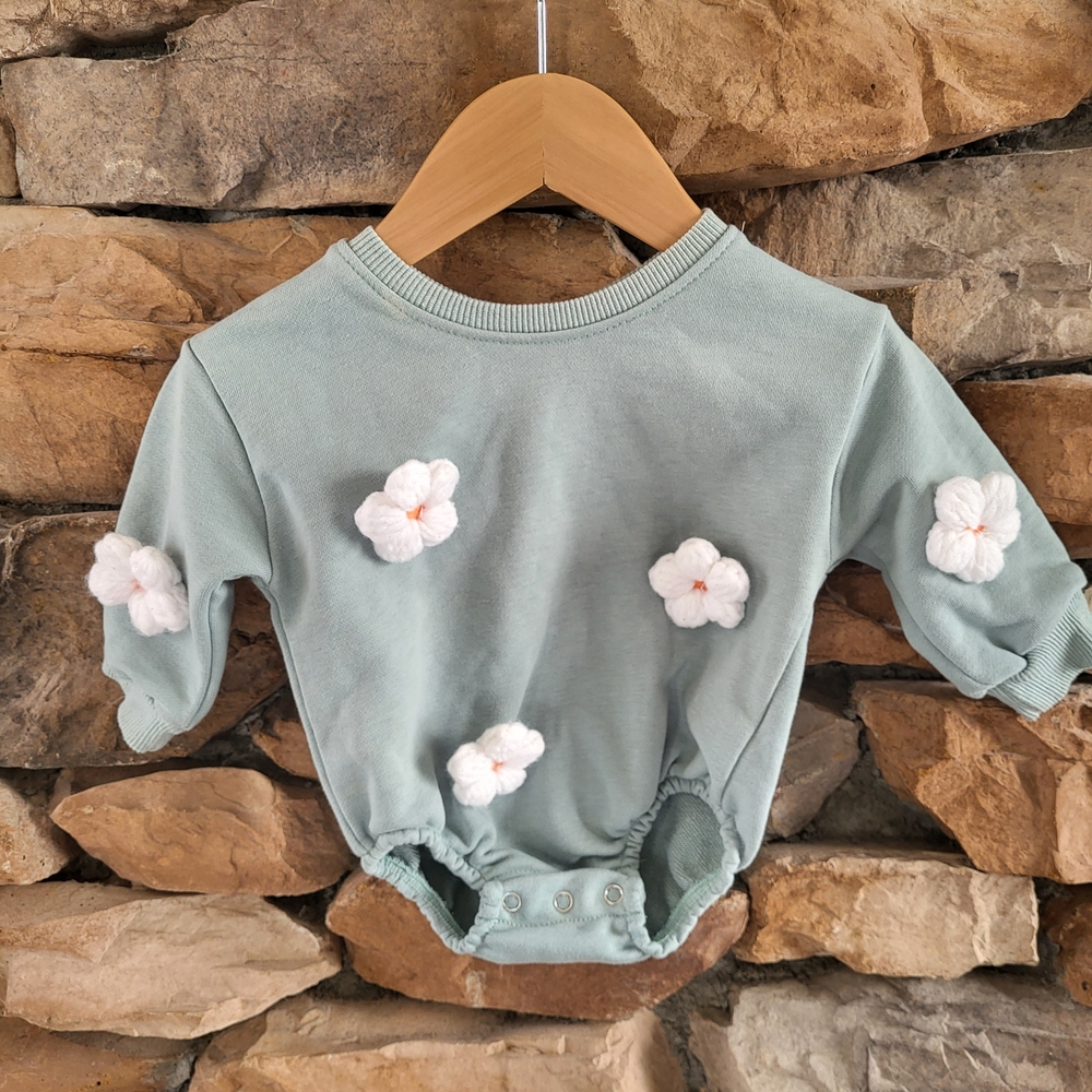 Green Baby Loose-Fitting Bodysuit with 3D Floral Crochet Accents